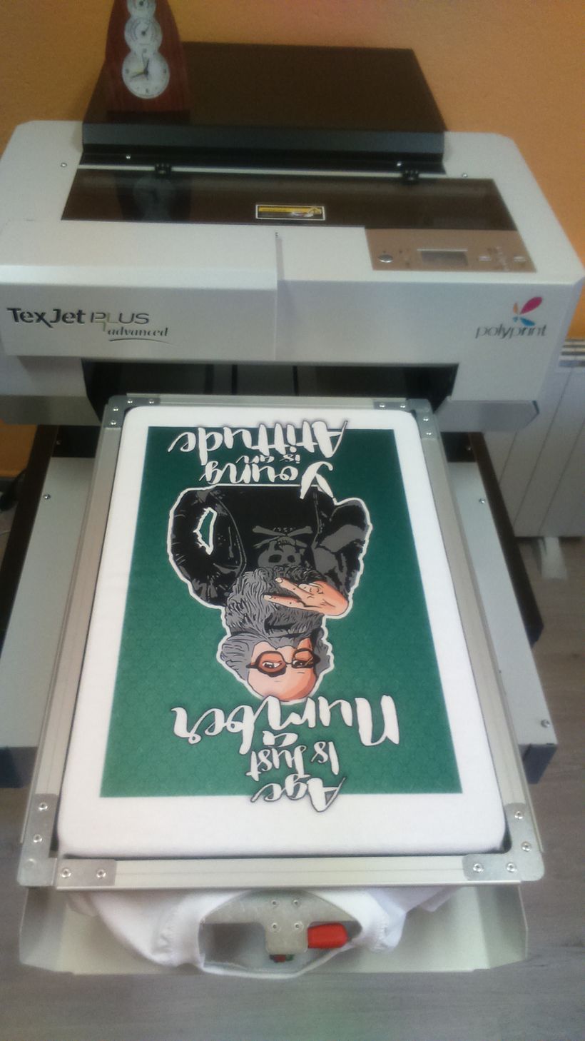 Impresora textil para diseño de camisetas 2