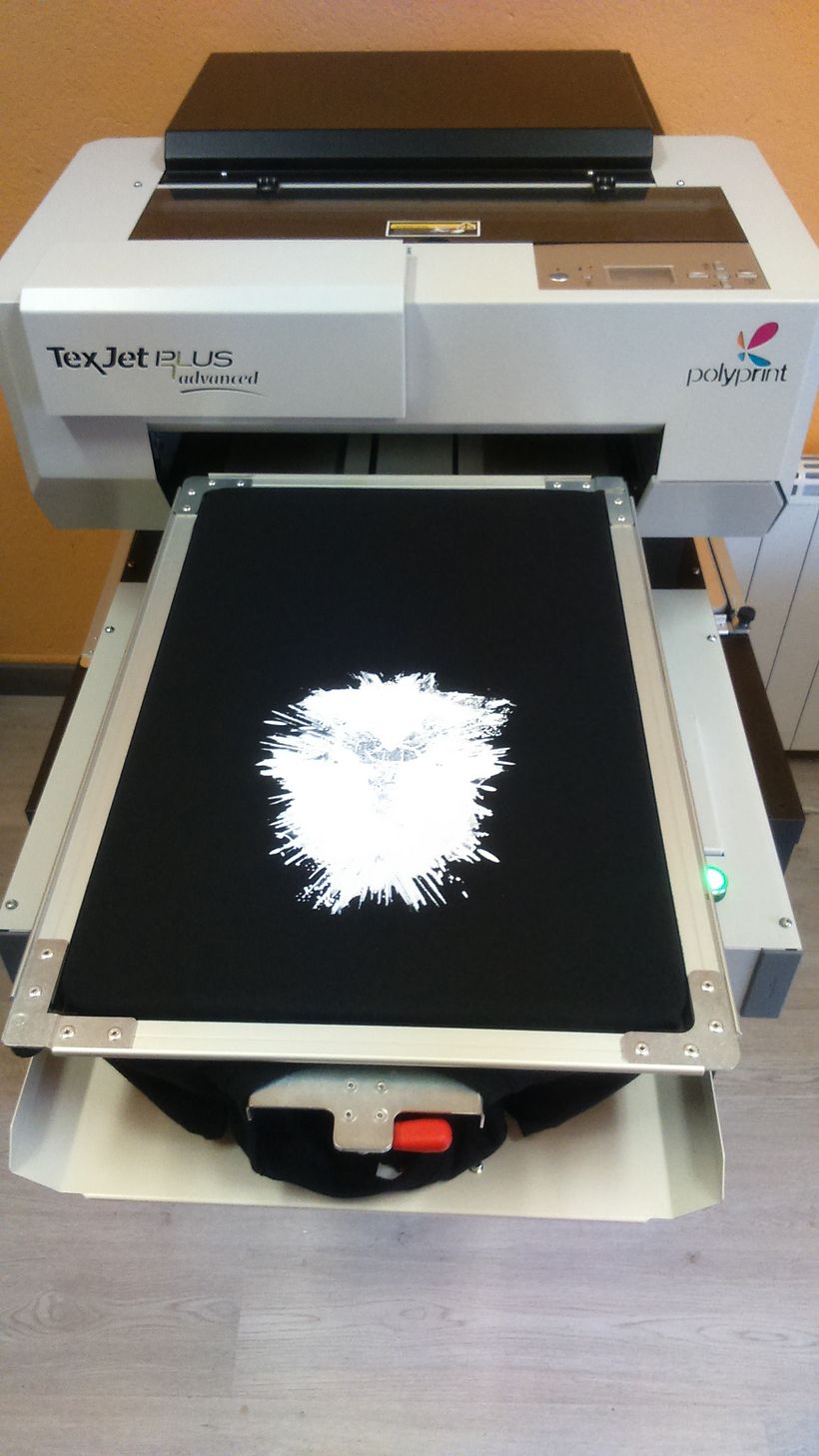 Impresora textil para diseño de camisetas 5