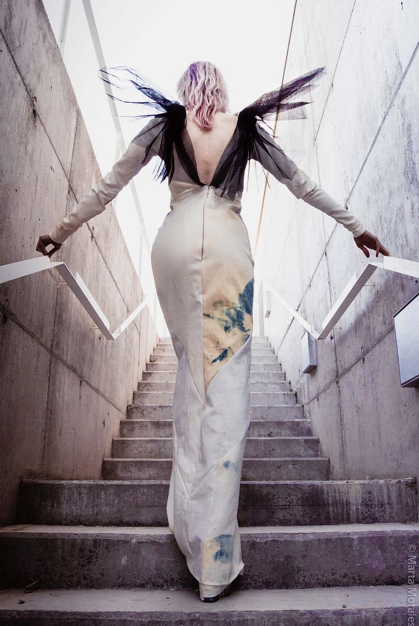 Editorial de moda sobre la estatua madrileña del Ángel Caído. 2