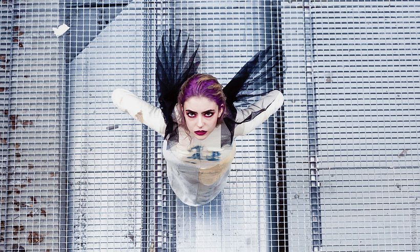 Editorial de moda sobre la estatua madrileña del Ángel Caído. 4