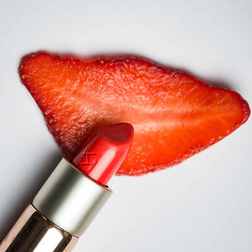 DISEÑOS FOTOGRÁFICOS EN TONOS ROJOS. ALIMENTOS Y OBJETOS HUMANIZADOS 1