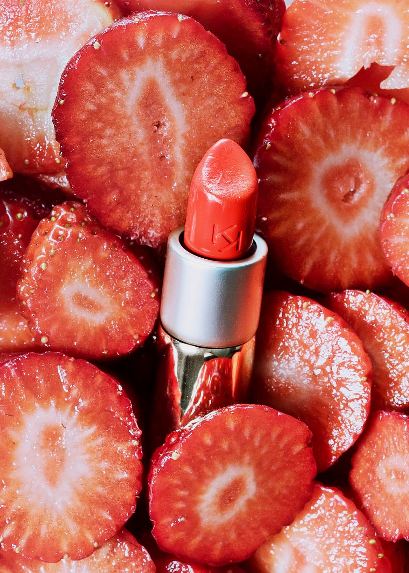 DISEÑOS FOTOGRÁFICOS EN TONOS ROJOS. ALIMENTOS Y OBJETOS HUMANIZADOS 2