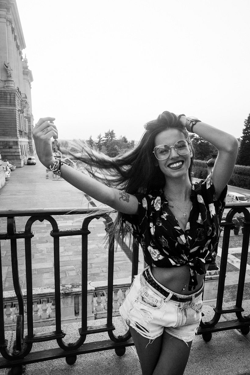 FOTOGRAFÍAS DE MODELO EN EL PALACIO REAL DE MADRID  3