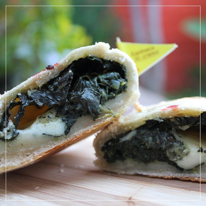 Mi proyecto se basó en impulsar una tienda de empanadas la cual no tenía nada de presencia en las redes sociales, por lo que se comenzó desde cero y se realizó una sesión de fotografías en las que mostramos el producto y la interacción con el usuario.  4