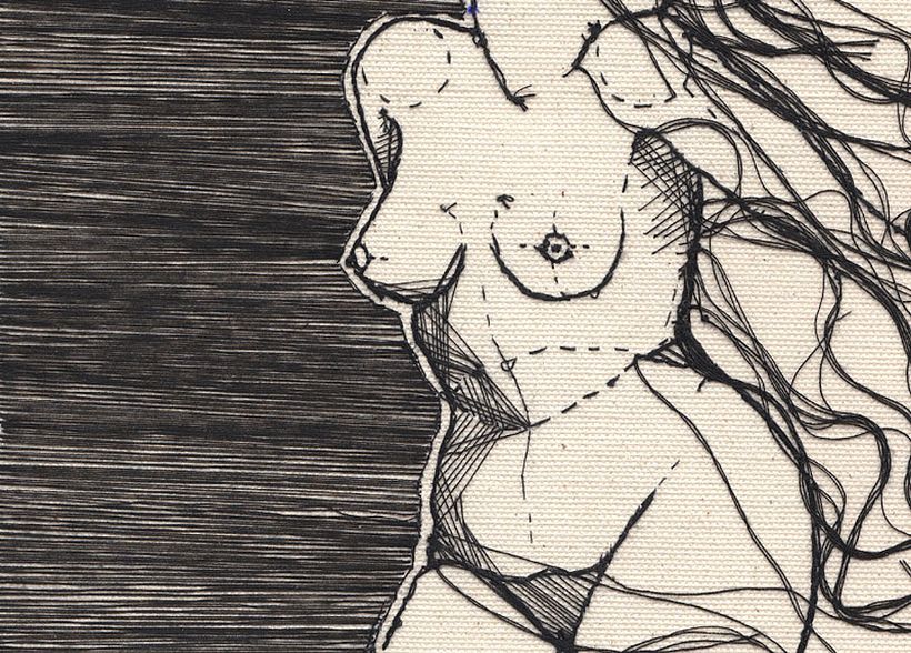 Anatomía femenina bordada con hilo y aguja 11