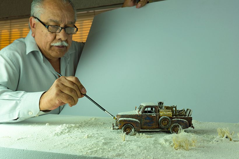 Parada TécnicaEste es el resultado final, espero críticas y te agradezco Félix Hernández por compartir lo que sabes. excelente curso, saludos.Mi Proyecto del curso: Fotografía creativa en estudio con modelos a escala 5