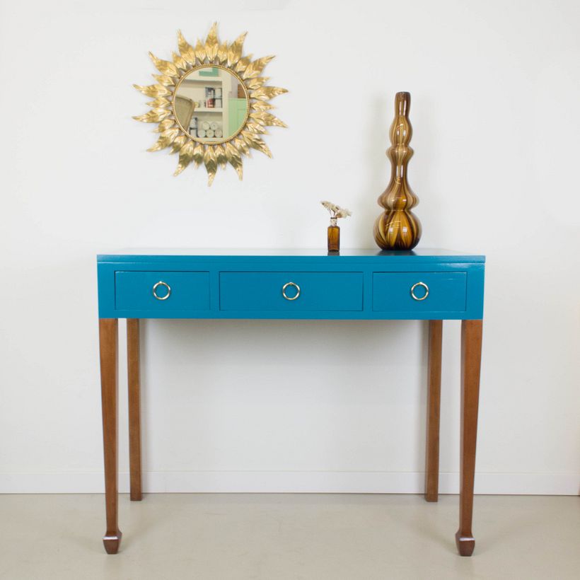 Consola antigua restaurada, pintada en verde petróleo y las patas barnizadas 