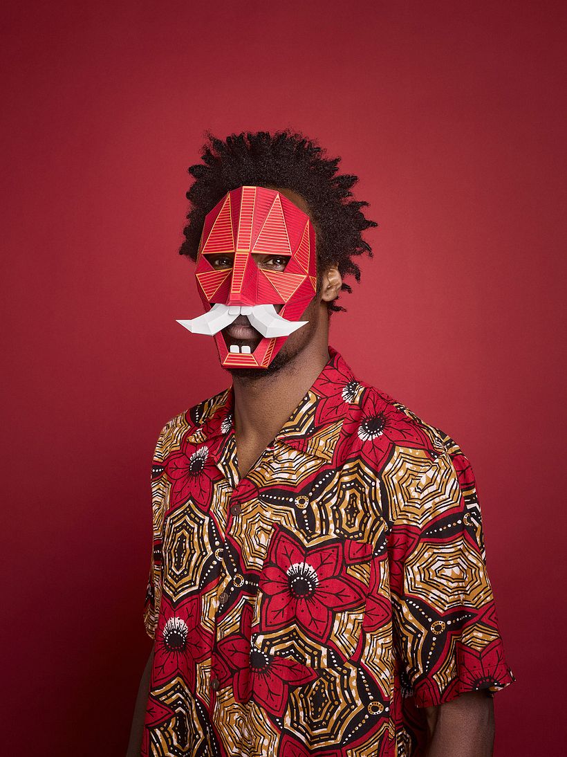 Máscaras de papercraft en el cartel del Barcelona el Grec Festival 5