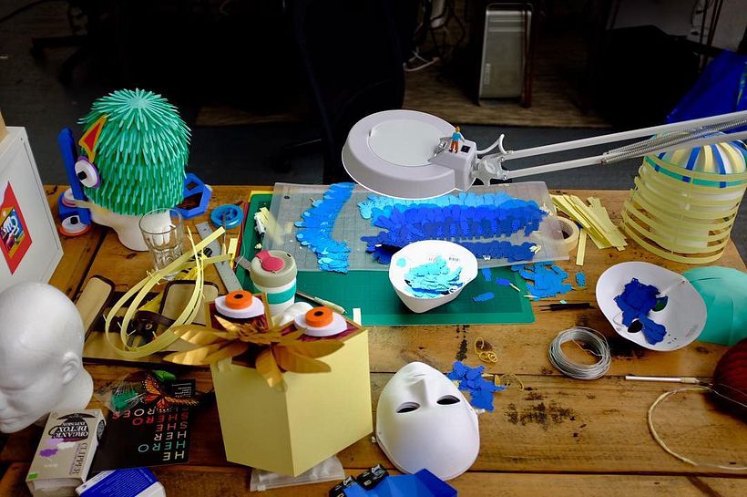 Máscaras de papercraft en el cartel del Barcelona el Grec Festival 7