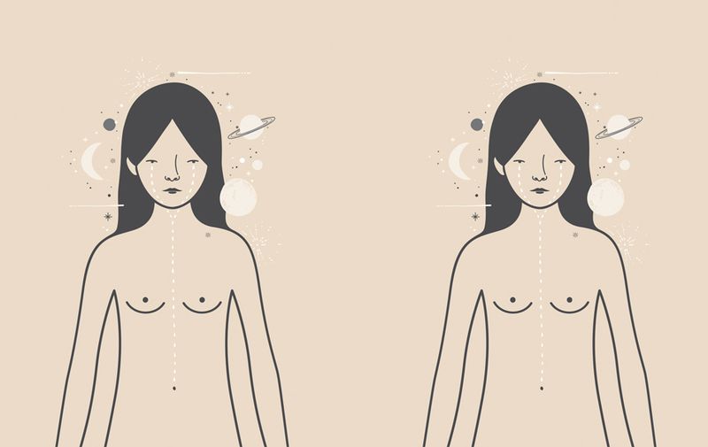 Mariana Motoko: una celebración monocromática a la feminidad  14