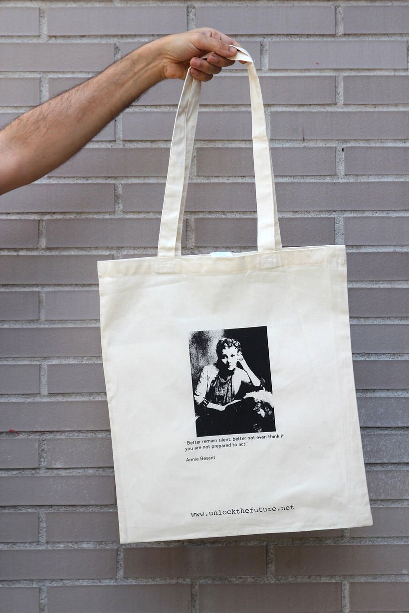 Estampación Tote Bags para el proyecto feminista www.unlockthefuture.net 1