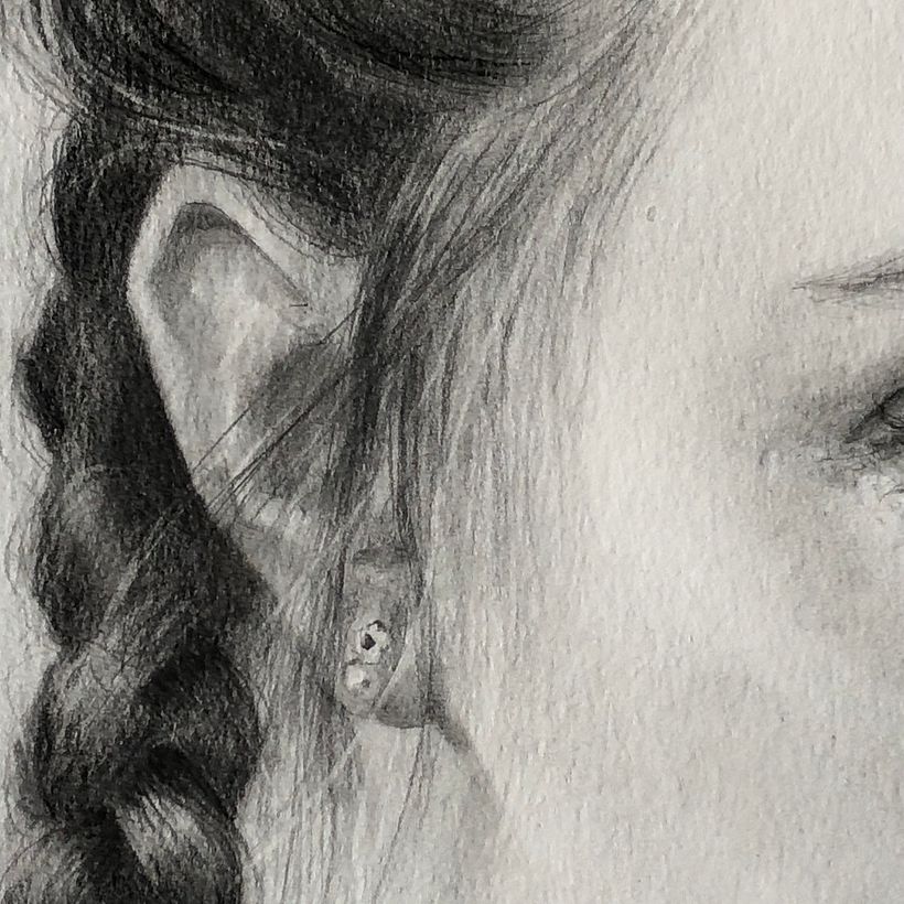 Retrato realista con lápiz de grafito: Aitana 2