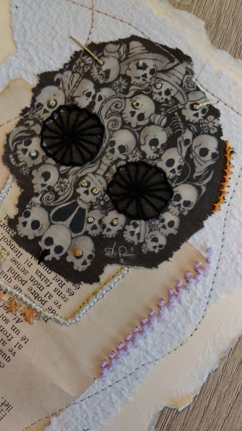  octubre de muertos , en octubre por ciertos eventos de  esas fechas lo estoy terminando ahora...ji, Mi proyecto de bordado experimental sobre papel!! 2