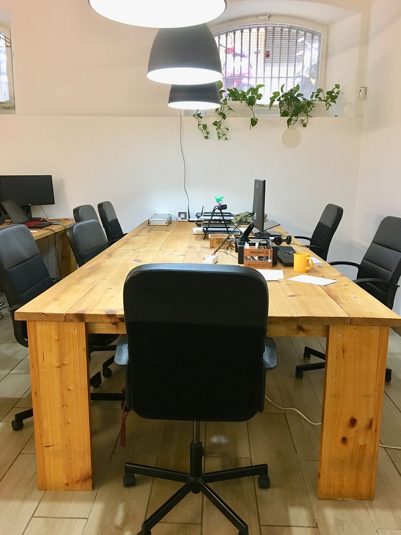Mesa libre para 6 en coworking Barcelona 3