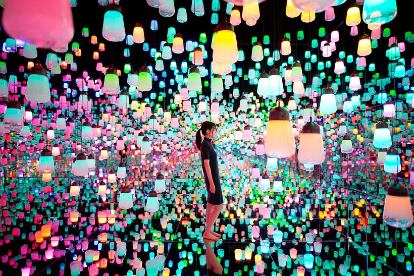 Las fronteras entre arte y visitante se desdibujan en 'Borderless' 17
