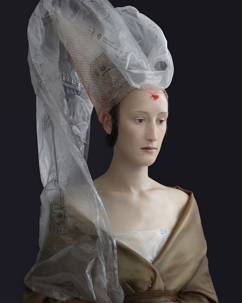 Trajes del siglo XV con materiales reciclados 7