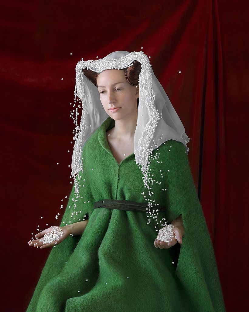 Trajes del siglo XV con materiales reciclados 9
