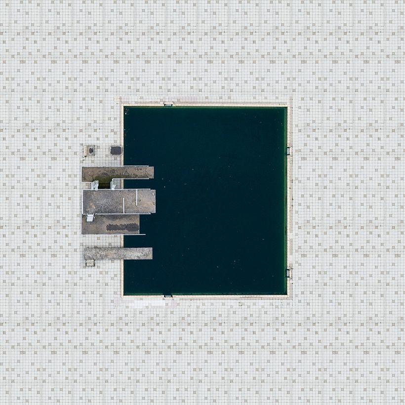 La belleza de la fotografía de piscinas a vista de pájaro 12