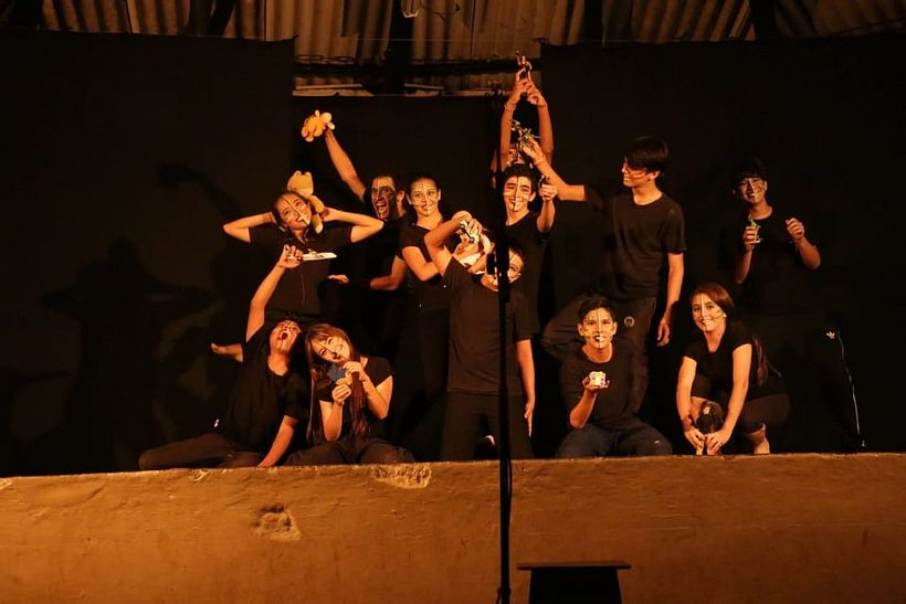 Cartel teatral "El juego de la Guerra" 9