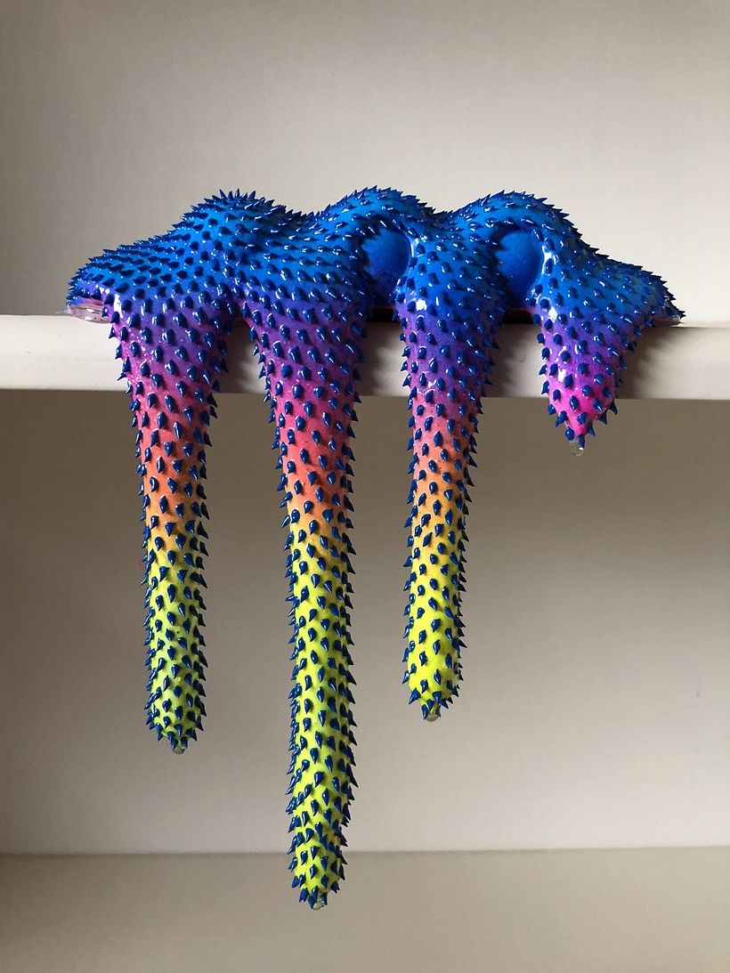 Extrañas esculturas, entre la psicodelia, la fluorescencia y lo desconocido 1