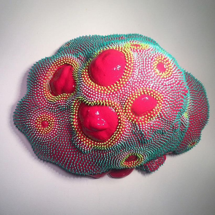 Extrañas esculturas, entre la psicodelia, la fluorescencia y lo desconocido 4