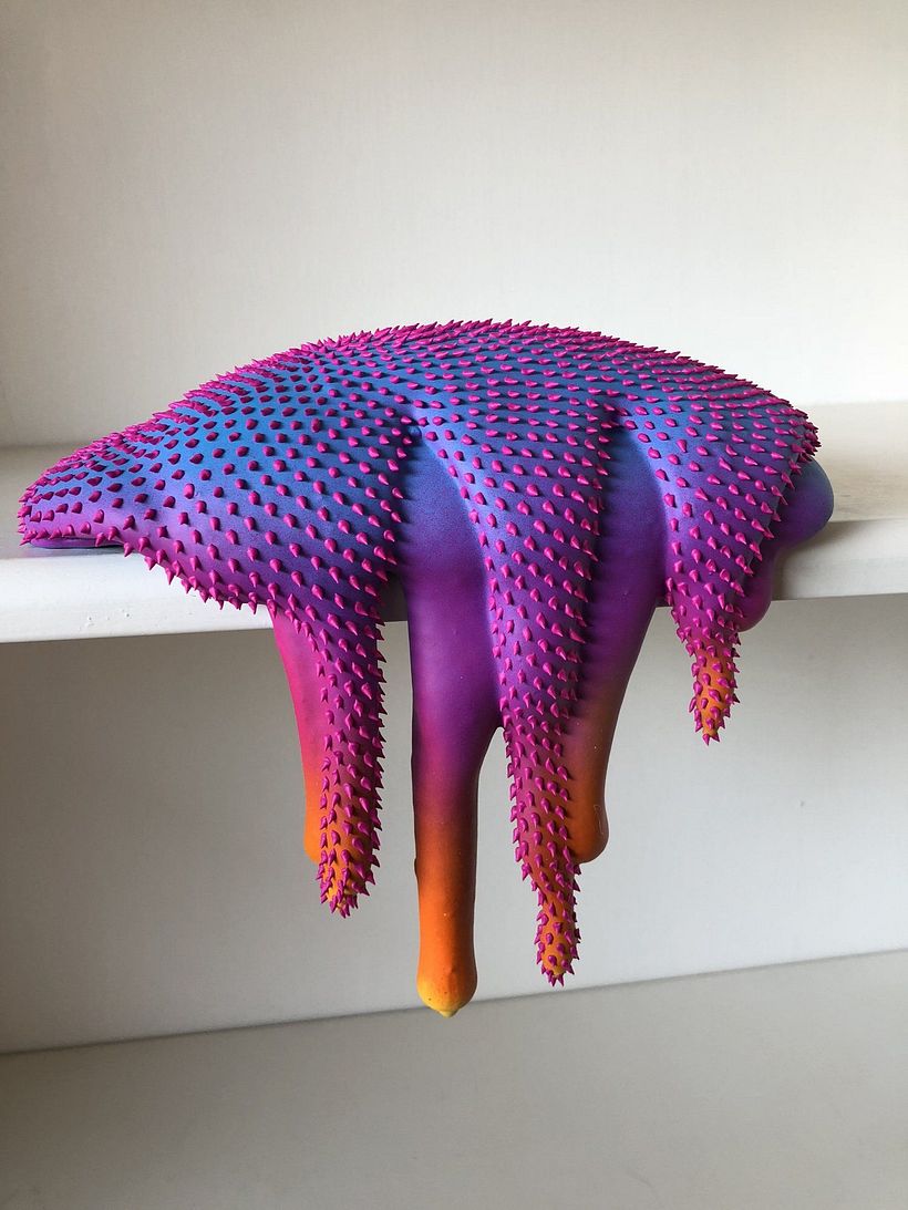 Extrañas esculturas, entre la psicodelia, la fluorescencia y lo desconocido 5