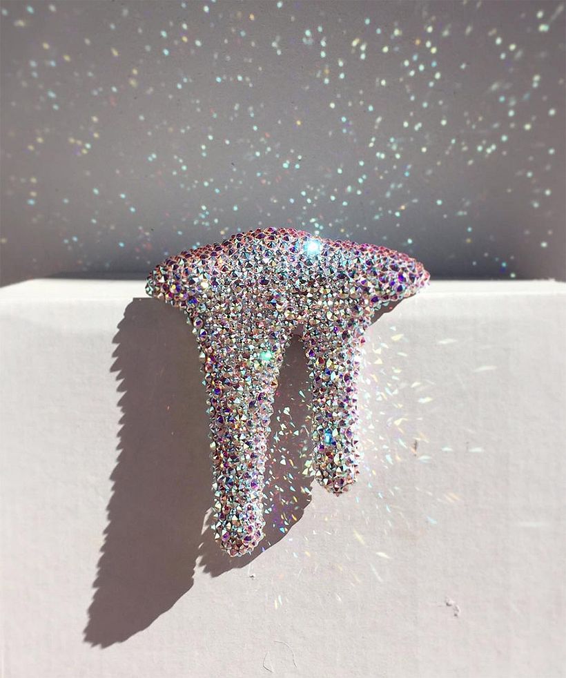 Extrañas esculturas, entre la psicodelia, la fluorescencia y lo desconocido 6