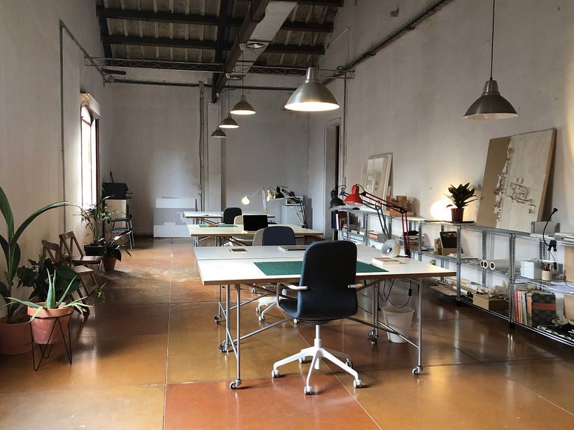 Mesas libres en nuestro estudio compartido del Poblenou! 2