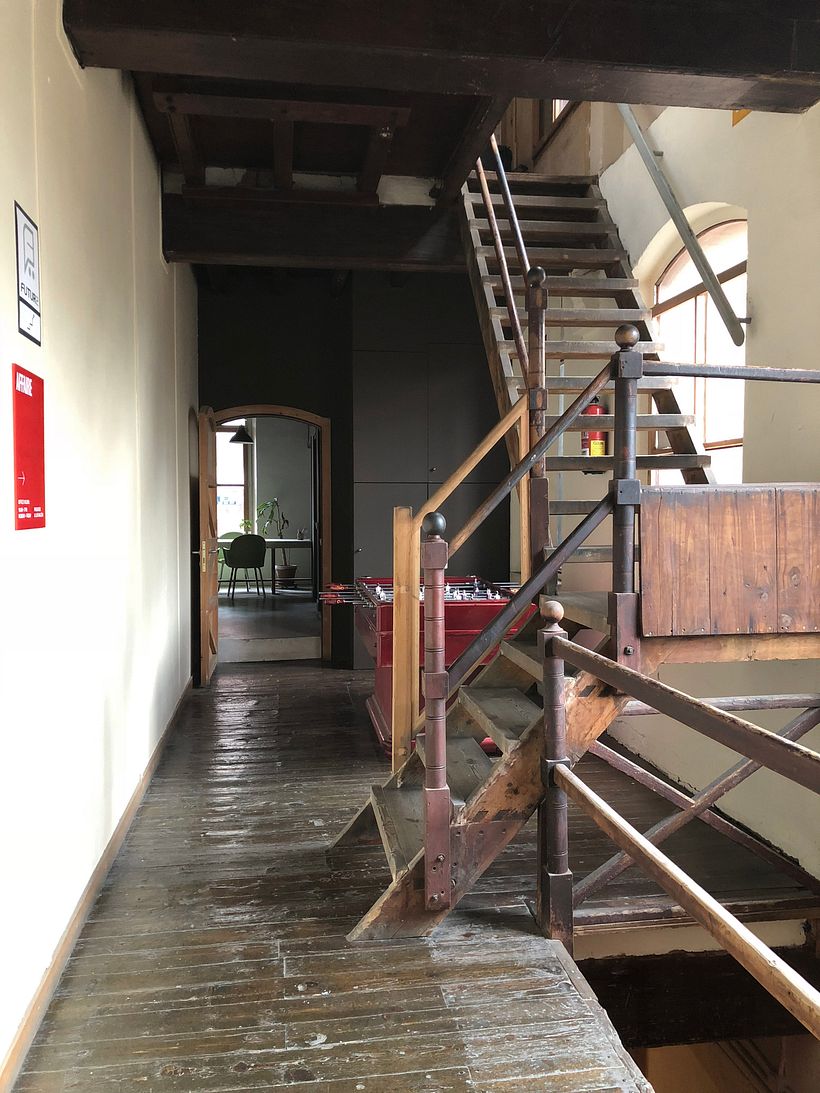 Mesas libres en nuestro estudio compartido del Poblenou! 4