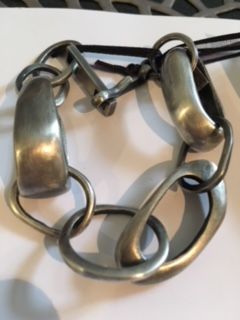 Lab Quaint , trabajos de joyeria hechos en metal  1