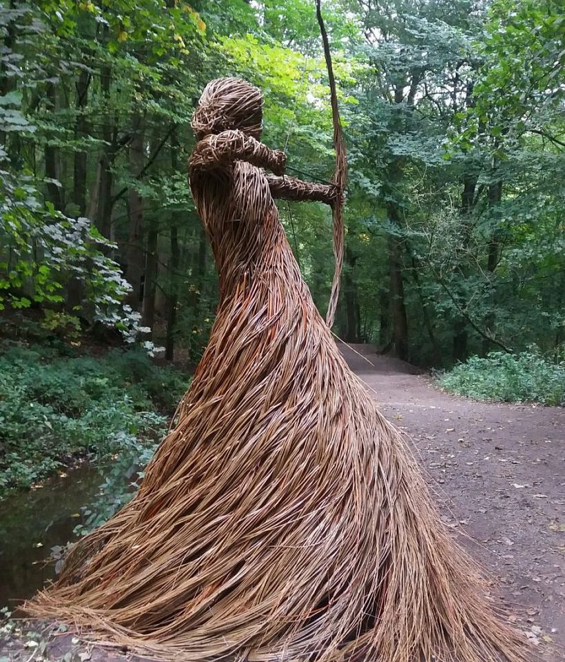 Mágicas esculturas hechas de ramas de sauce 5