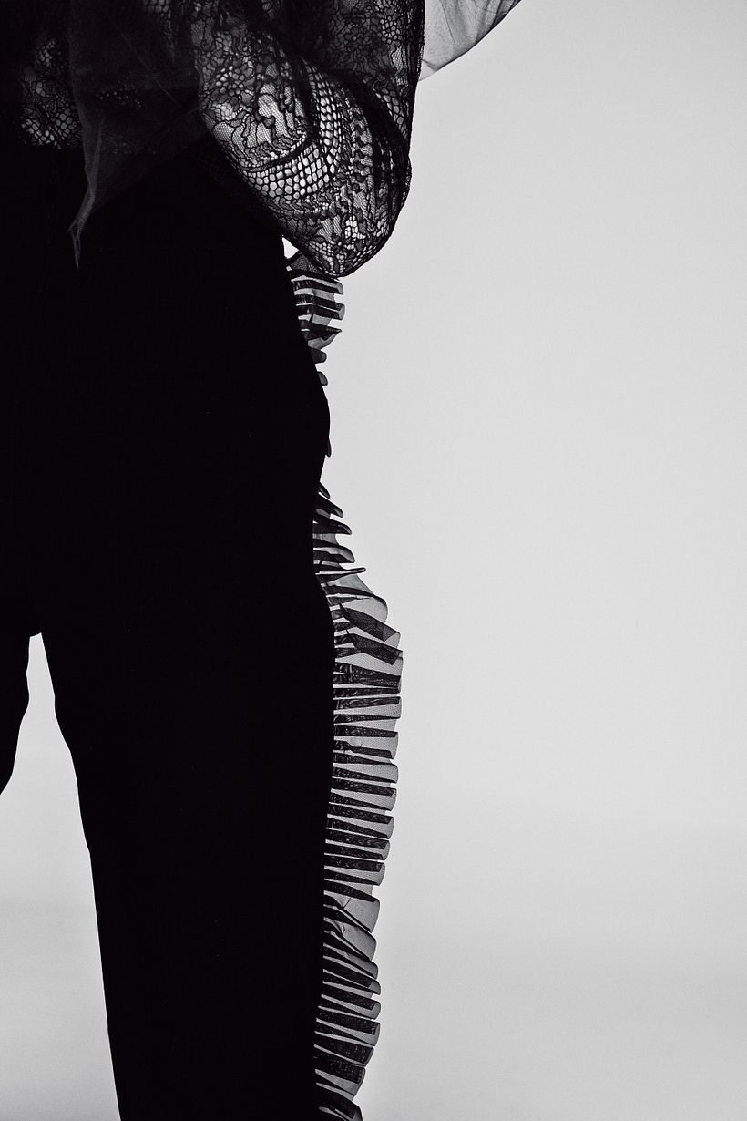 Mirada velada en blanco y negro - Fotografía de moda