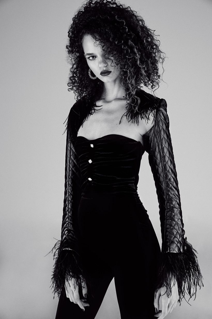 Mirada velada en blanco y negro - Fotografía de moda
