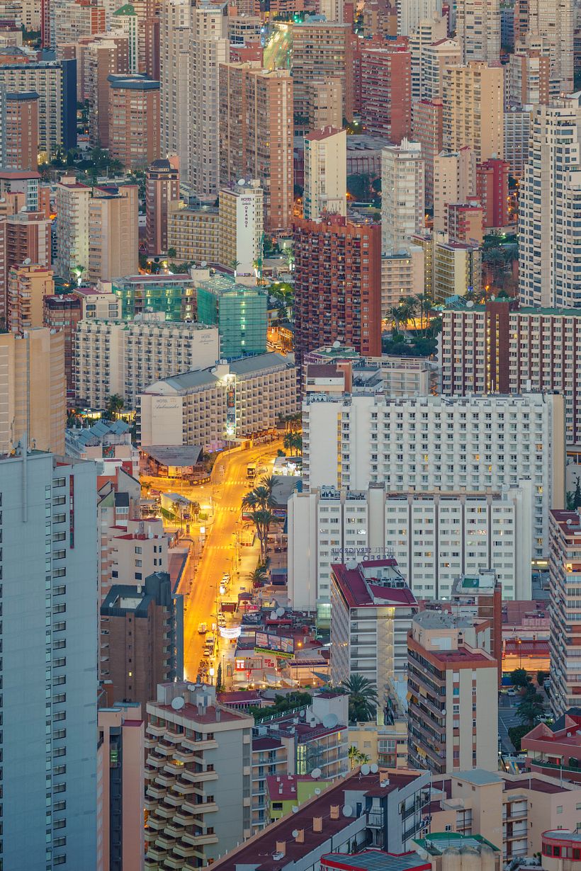 El fotógrafo que convierte Benidorm en el mejor escenario arquitectónico  12