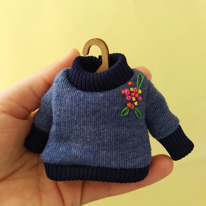 Buzo/Sudadera con detalle bordado