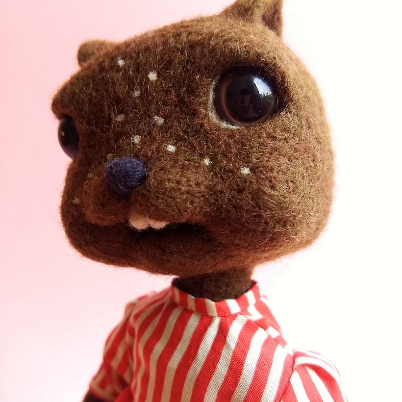 Nutria con vestido a Rayas