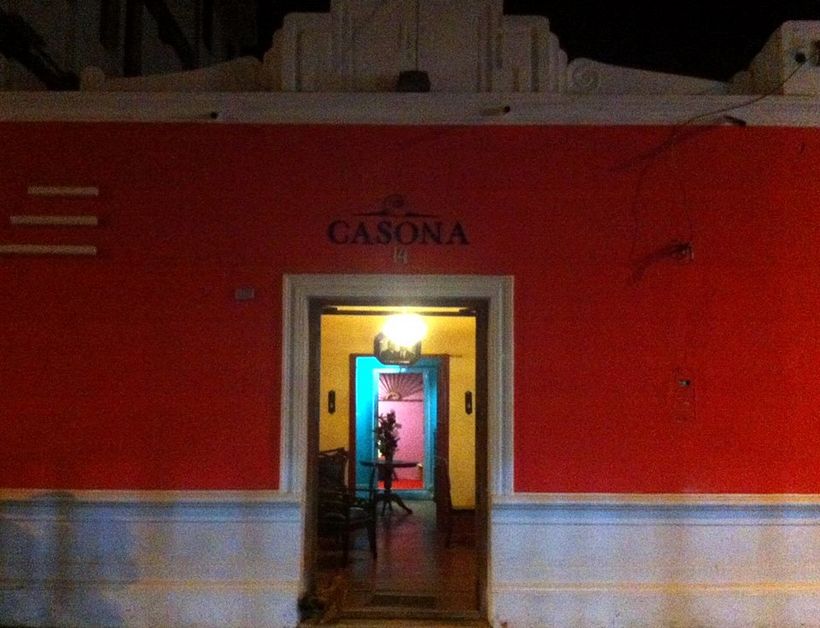 fachada nocturna de casona 14 