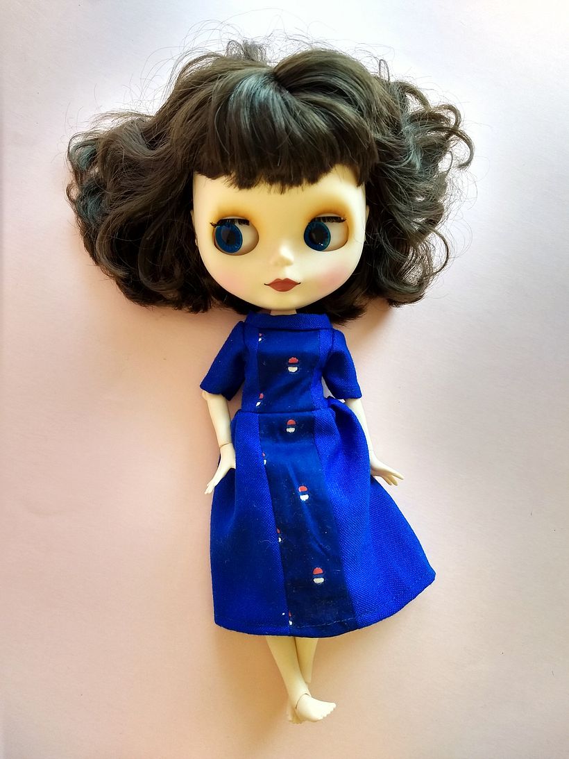 Usé una tela de Lino azul y una tela estampada para los recortes del frente!