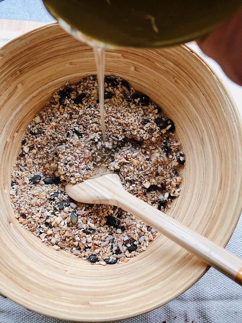 Agregar aceite de coco y sirope de agave