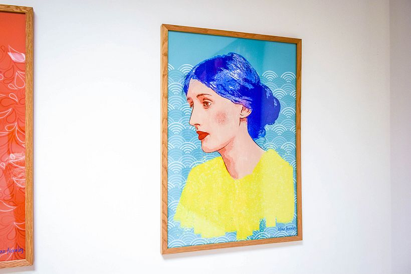 Mujeres brillantes de pelo azul 10