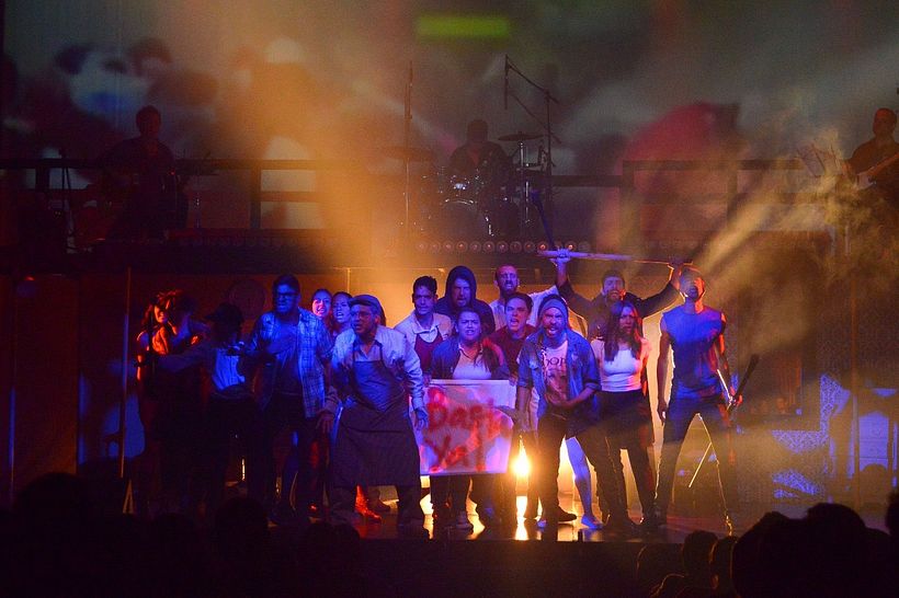 Dirección de arte y escenografía de musical "DEL CAOS AL CIELO" 8