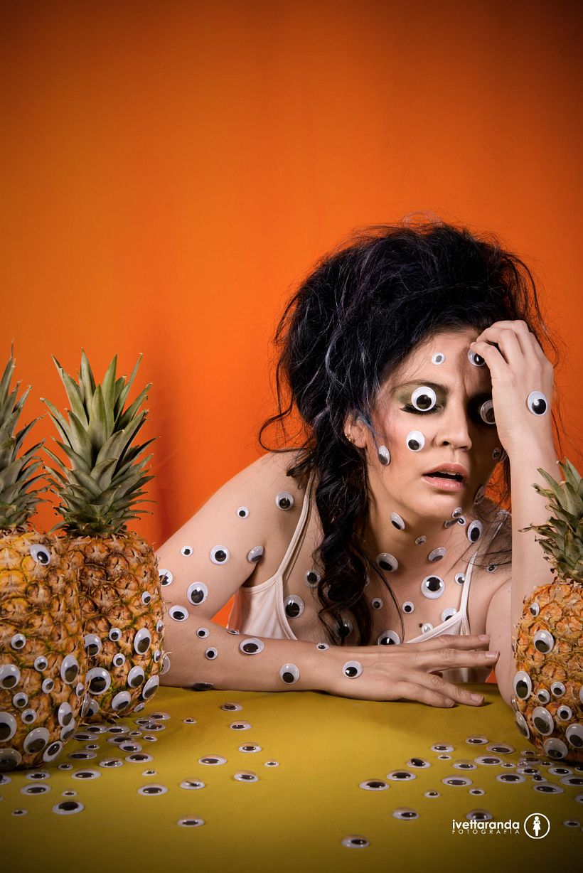 Autorretrato "Creo que la piña me mira" 0