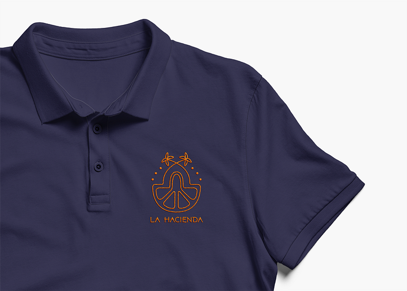 Detalle nuevo uniforme - logotipo bordado