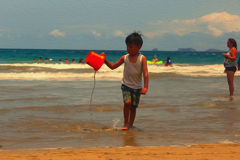 Niño jugando en Melaque Jalisco