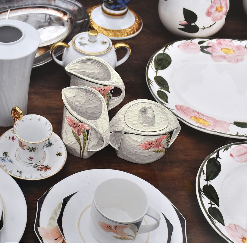 Recolección y apropiación: Serie realizada en Berlin. Recorriendo los mercados de las pulgas, fui sacando registro de los puestos y luego algunos elementos los hice en plasticina. 2