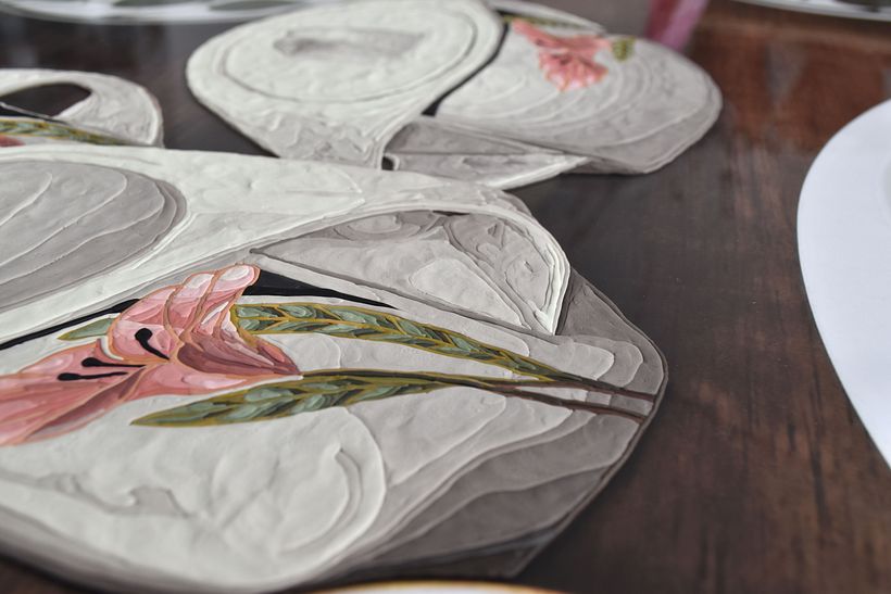 Recolección y apropiación: Serie realizada en Berlin. Recorriendo los mercados de las pulgas, fui sacando registro de los puestos y luego algunos elementos los hice en plasticina. 3