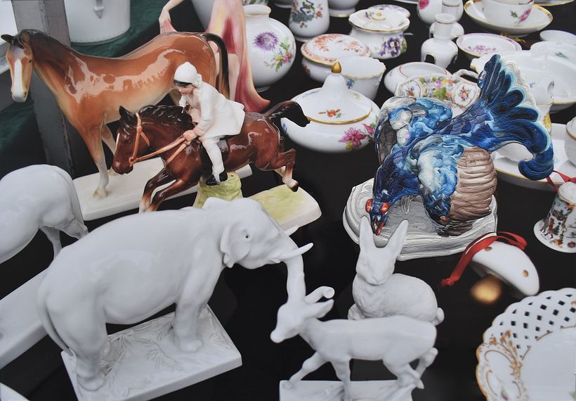 Recolección y apropiación: Serie realizada en Berlin. Recorriendo los mercados de las pulgas, fui sacando registro de los puestos y luego algunos elementos los hice en plasticina. 4