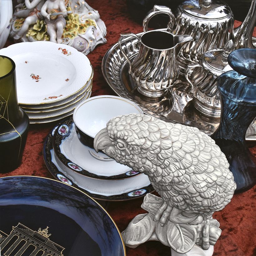 Recolección y apropiación: Serie realizada en Berlin. Recorriendo los mercados de las pulgas, fui sacando registro de los puestos y luego algunos elementos los hice en plasticina. 6