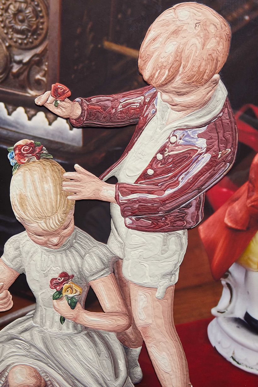 Serie de mujeres en porcelana. Fotografías de mercados de las pulgas, las mujeres de porcelana están reinterpretadas en plasticina. 5
