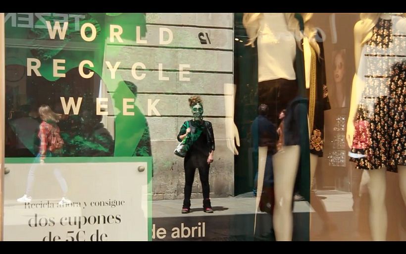 H&M rompe promesas | videoclip denuncia por la "World Recycle Week" 1
